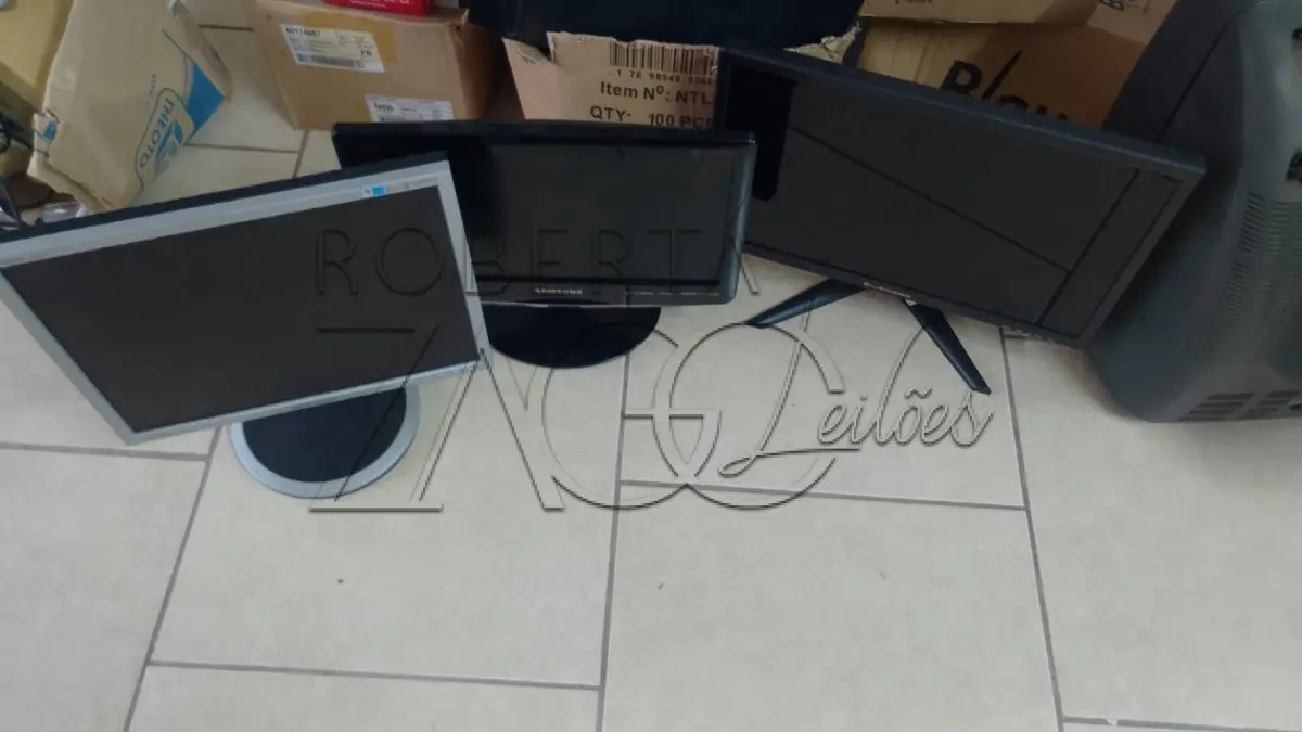 LOTE 022 - SUCATAS EM GERAL: materiais diversos e equipamentos hospitalares (Sec. Saúde)