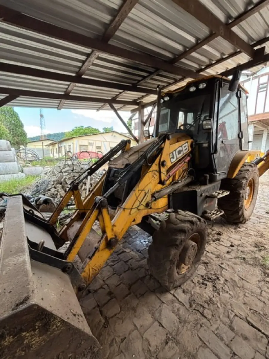 LOTE 009 - MÁQUINA JCB RETROESCAVADEIRA 3CXB14CM2CM  –  Ano/Fab: 2019/2019