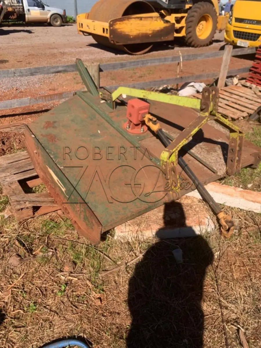 LOTE 006 - Roçadeira agricola, cor verde, marca/mod. KF/ROC-1800, ano 2012, Chassi 083156
