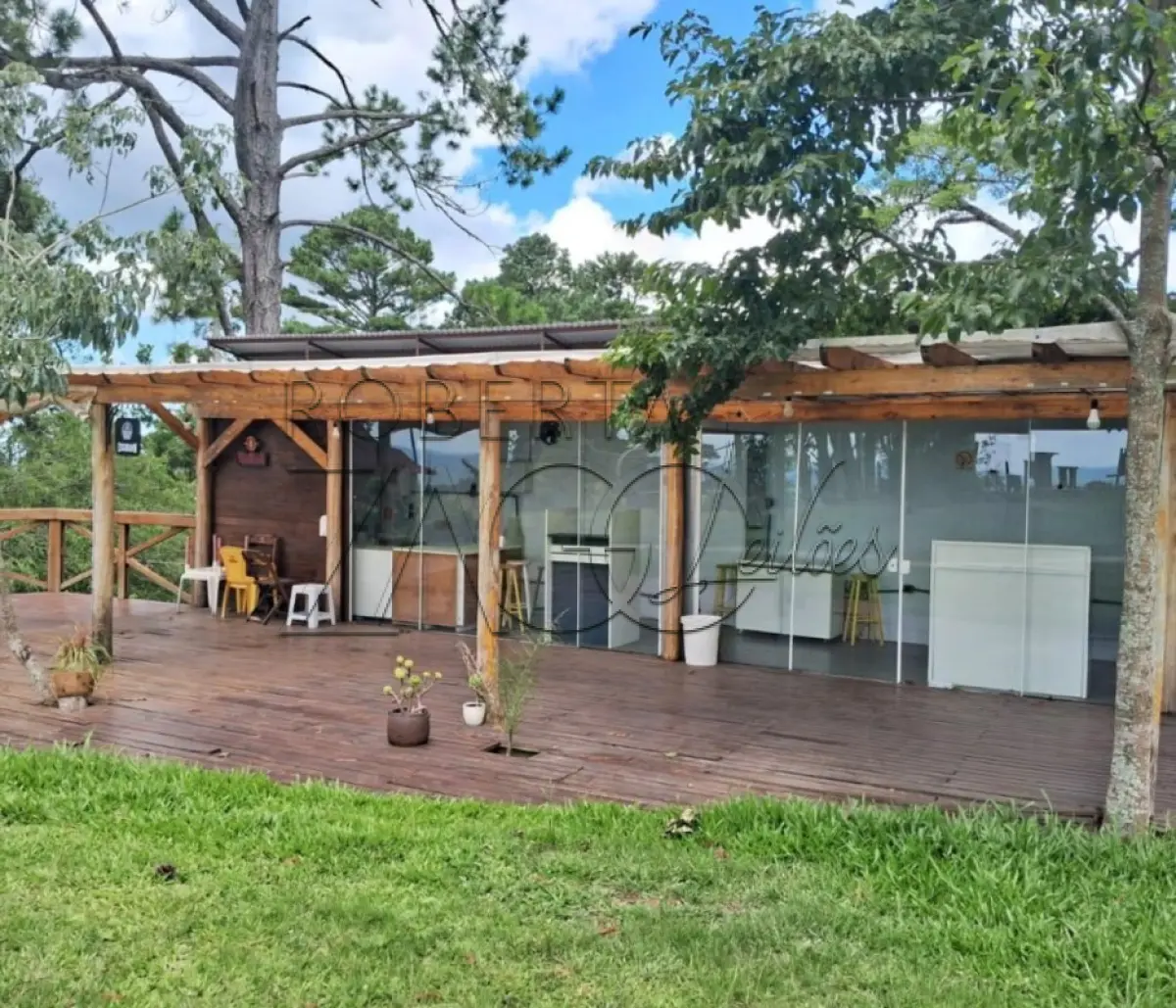 LOTE 002 - Dois (02) contêineres “Sunset”, totalizando aproximadamente 12x2,6 metros de área interna, com pergolado e cobertura na área externa.