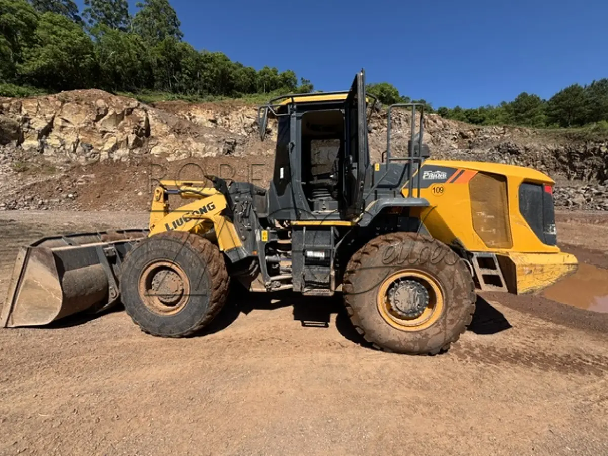 LOTE 010 - MÁQUINA CARREGADEIRA LIUGONG JSSRF130  – Ano/Fab: 2019/2019