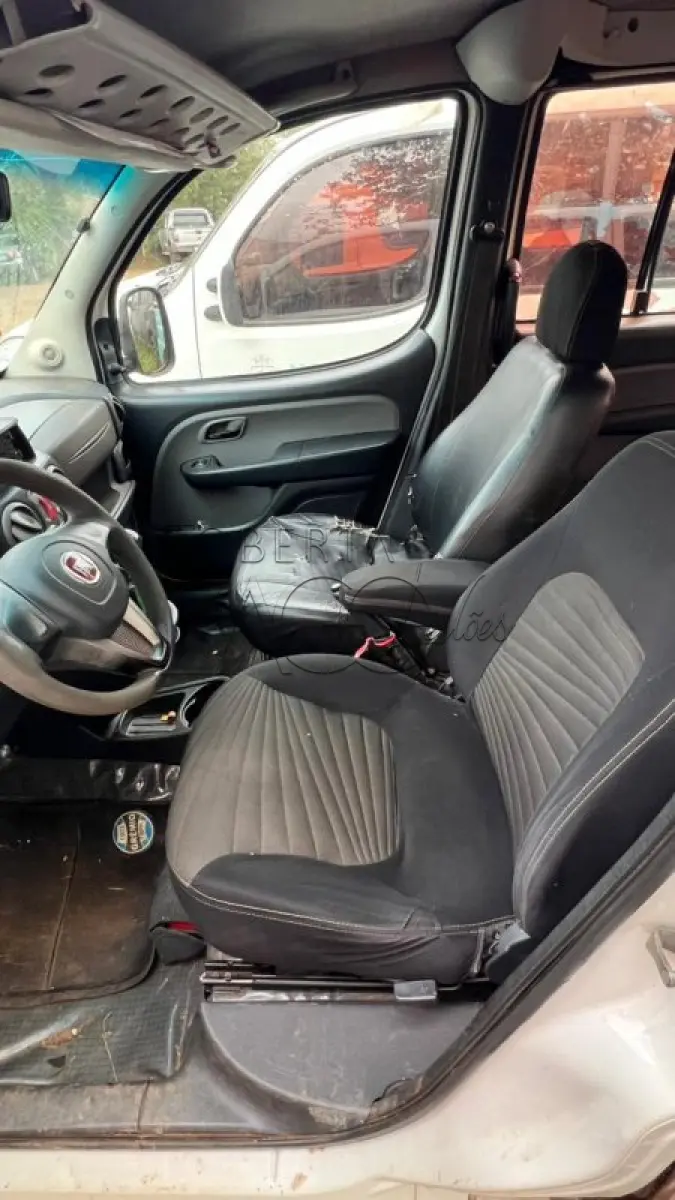 LOTE 007 - Fiat Doblo Essence - Ano/Modelo: 2014/2015, 07 Passageiros. Branca