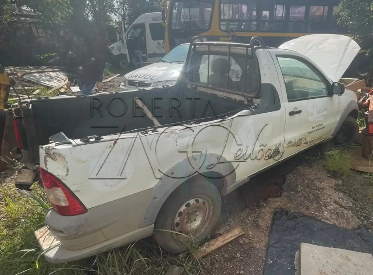 LOTE 001 - VEICULO, FIAT/STRADA WORKING 1.4 FIRE FLEX 2012/2013,  COR BRANCA.