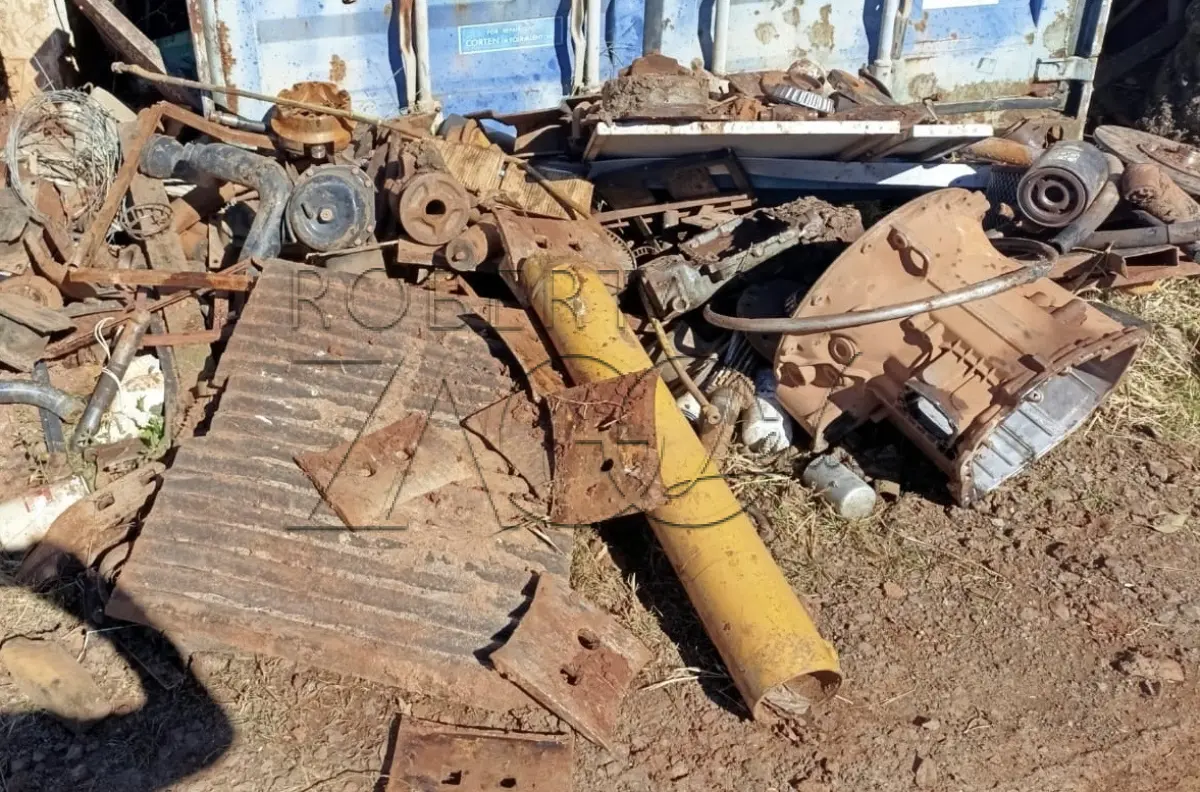 LOTE 011 - SUCATA DE FERROS EM GERAL.