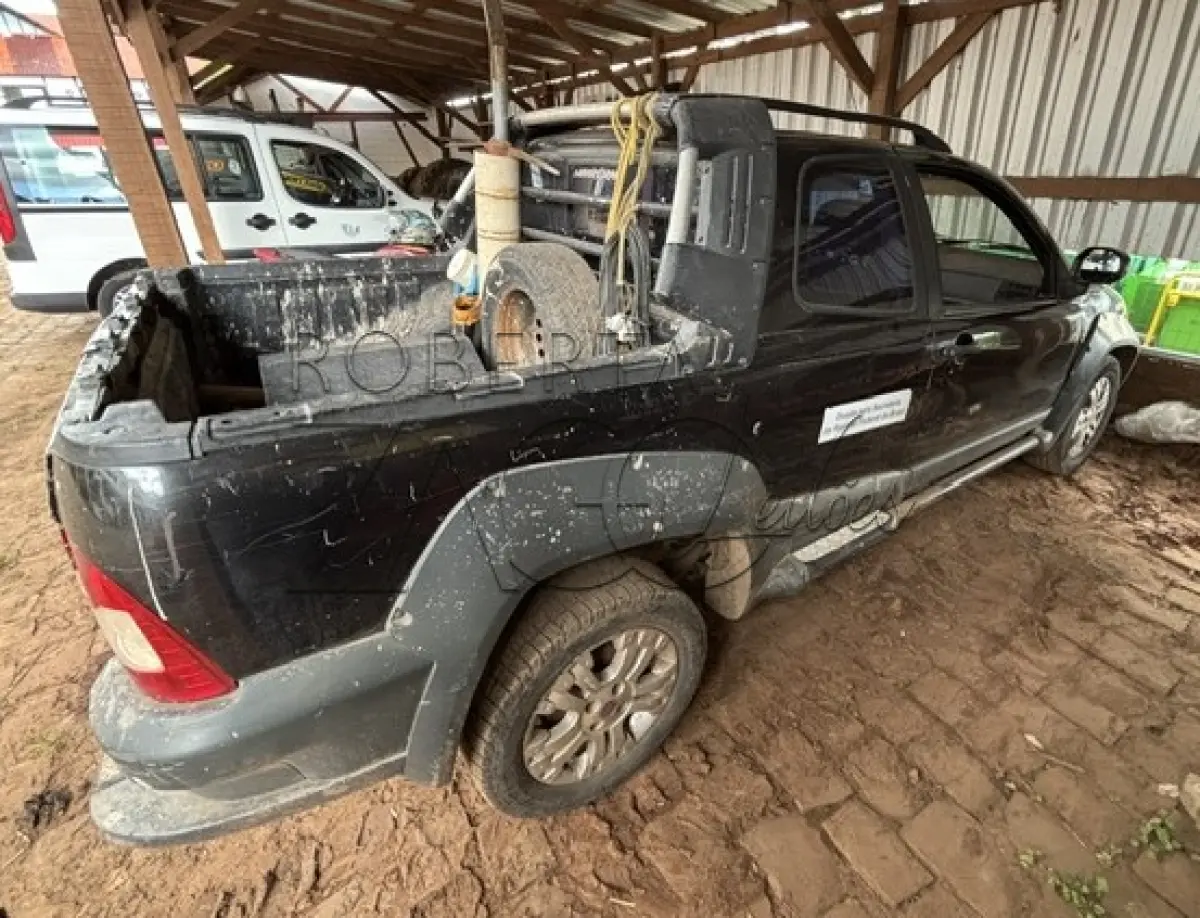 LOTE 003 - AUTOMÓVEL FIAT STRADA ADVENTURE CD -  Ano/Fab: 2009/2010