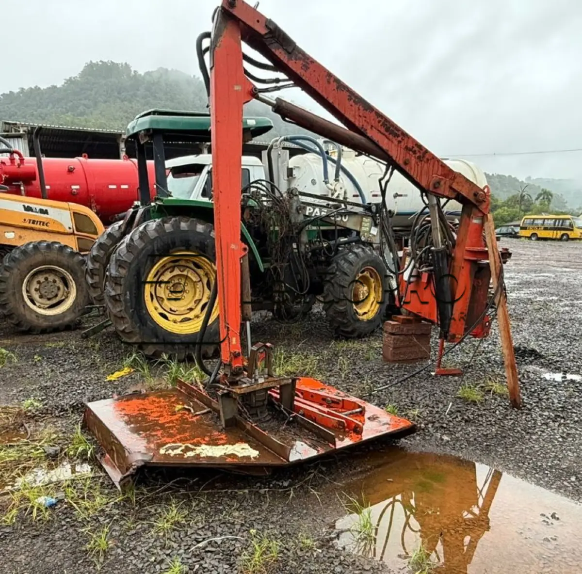 LOTE 004 - ROCADEIRA LAVRALE HIDRÁULICA ARTICULADA, ENGATE TRES PONTOS TRATOR, VALTRA BM110, ANO 2018/2018.