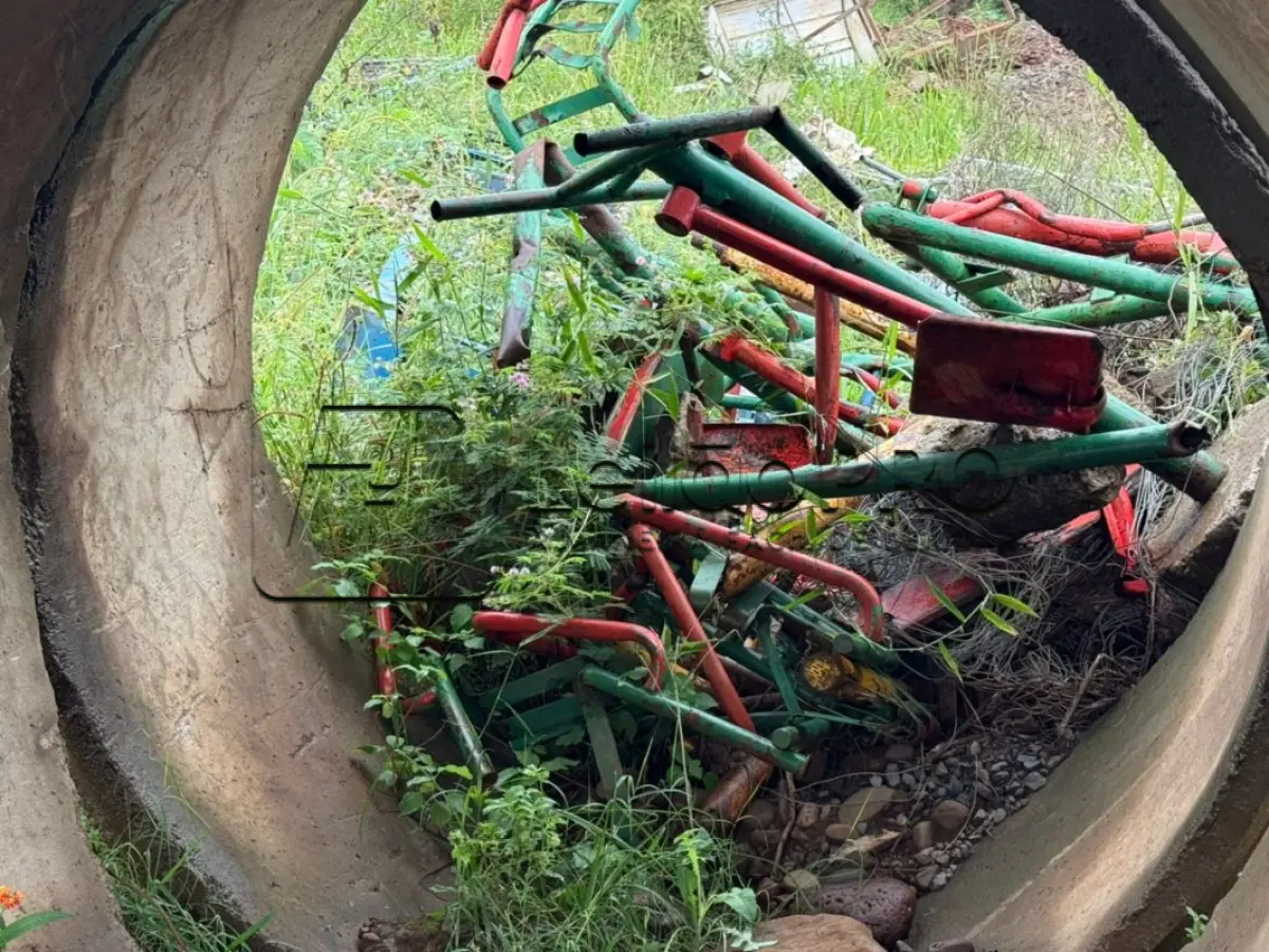 LOTE 012 - SUCATAS DIVERSAS (ELETRÔNICOS, FERROS, MOBILIÁRIOS, MATERIAS MÉDICO-HOSPITALAR, JANELAS, PORTAS)