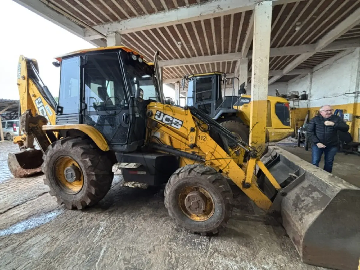 LOTE 019 - RETROESCAVADEIRA DE RODAS JCB 3CXB14CM2CM  – Placa: JAA5J56 – Ano/Fab: 2020