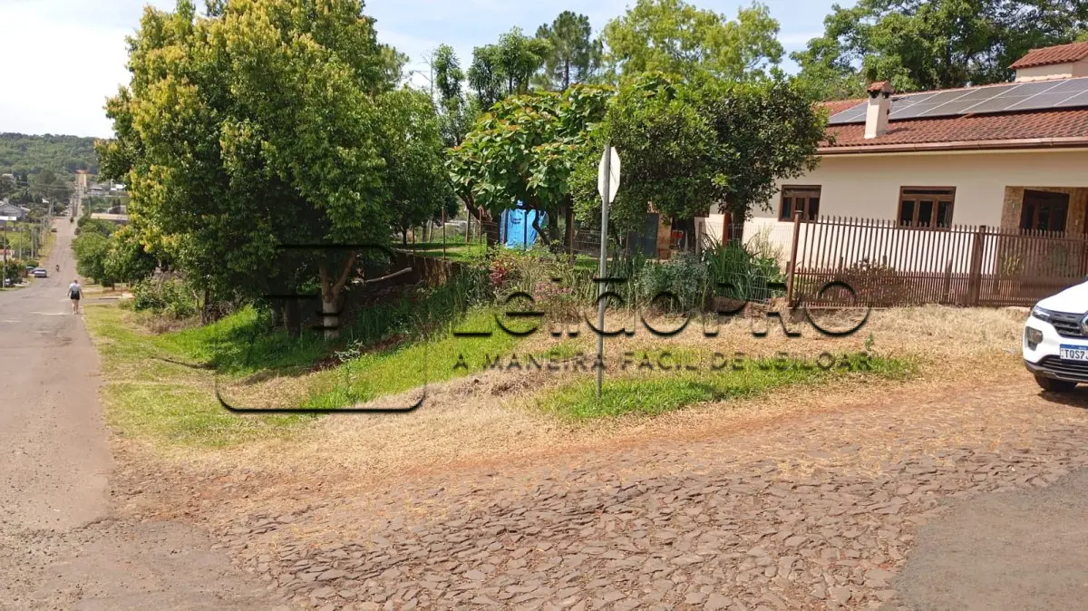 LOTE 014 - Terreno urbano, lote n° 01, quadra n° 120, com área de 270,00m², matrícula 3.950 na Esquina formada pela Rua Vereador Osvaldo Kuhn e Avenida do Comércio, Centro de São Paulo das Missões.