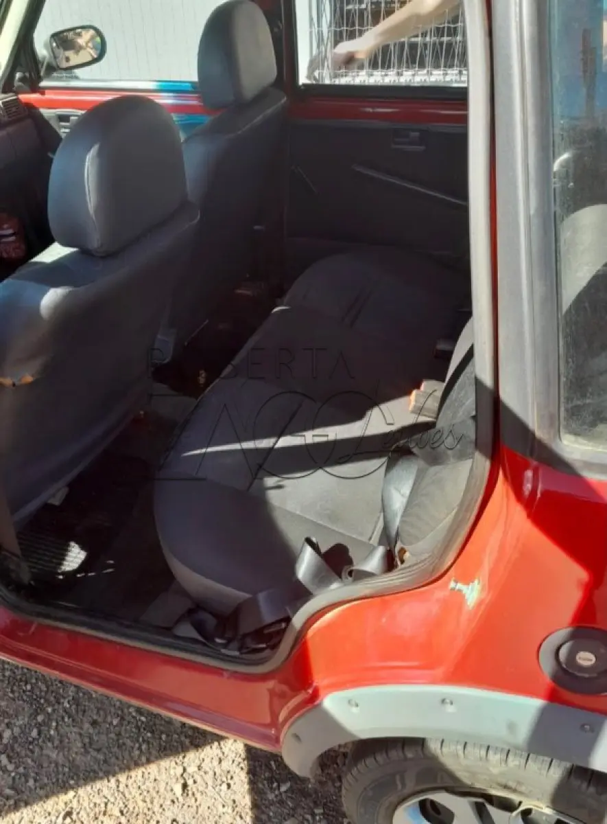 LOTE 005 - Veículo Fiat/Uno Mille Way Econ, placas IRM3288, vermelho, 2010/2011, 4 portas.