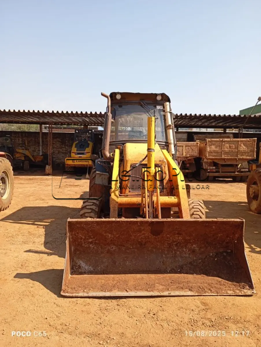 LOTE 001 - Máquina pesada Retroescavadeira Randon 4x4 RD 406 Nº 12 GABINADA ANO 2017.