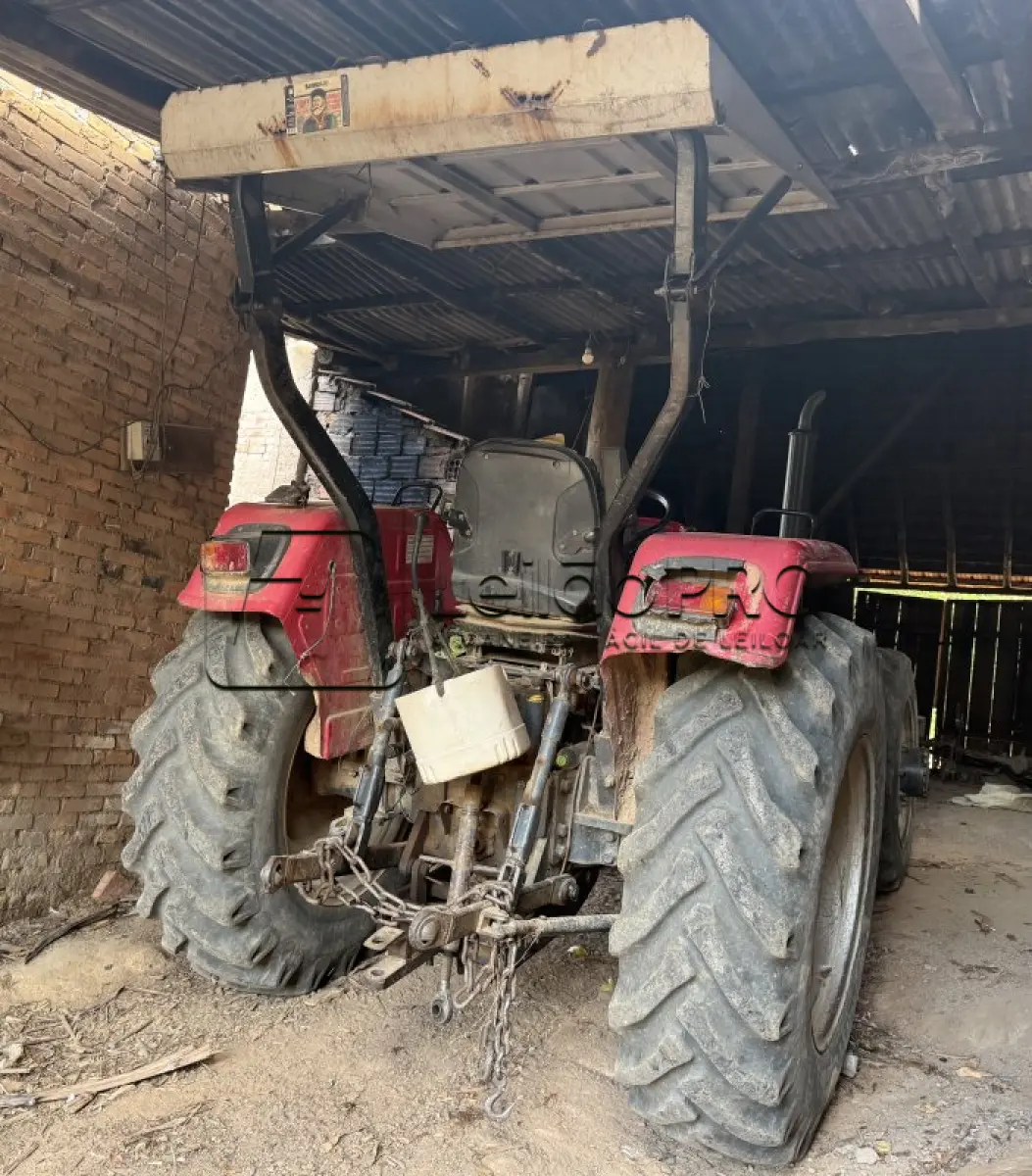 LOTE 001 - TRATOR MAHINDRA,  ANO 2014, MODELO TRATOR DE PNEUS TRACADO 8000 4WD