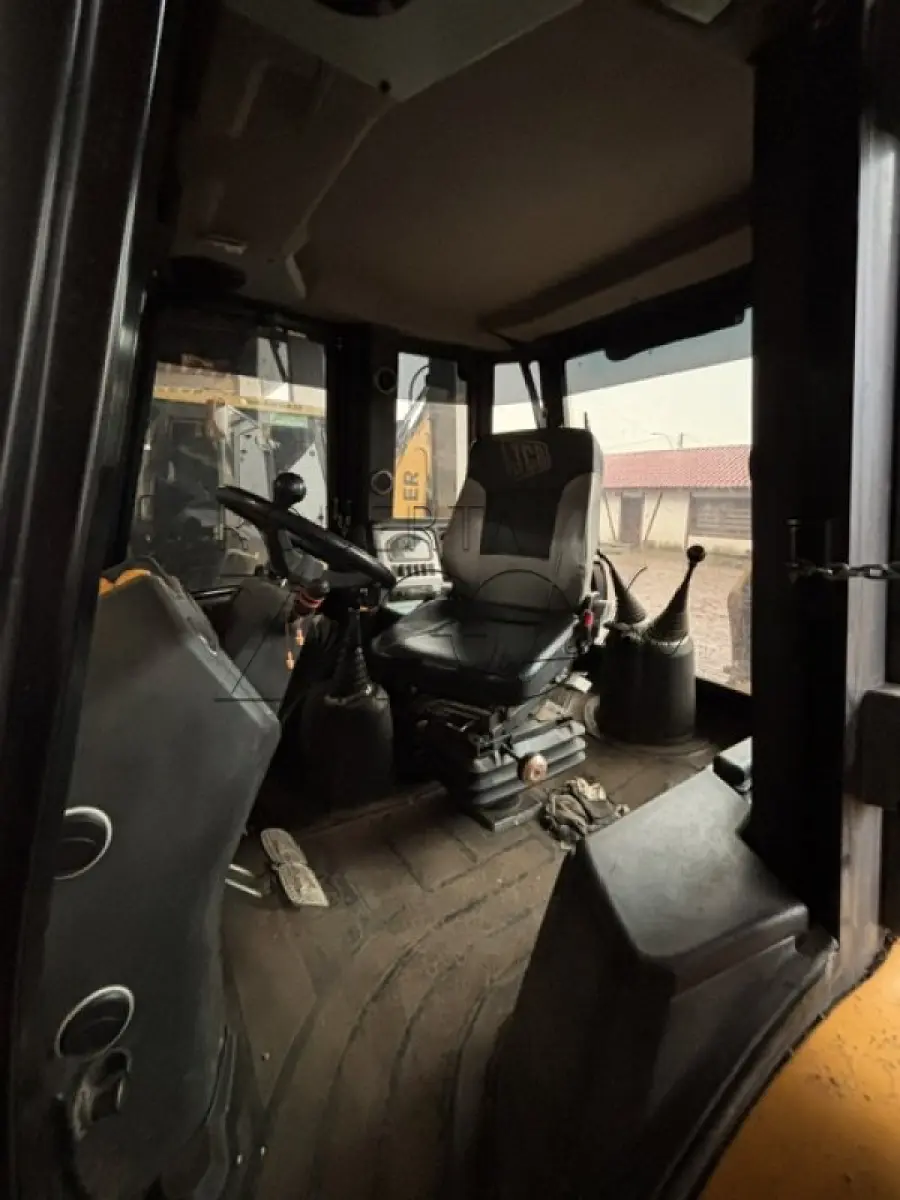 LOTE 019 - RETROESCAVADEIRA DE RODAS JCB 3CXB14CM2CM  – Placa: JAA5J56 – Ano/Fab: 2020