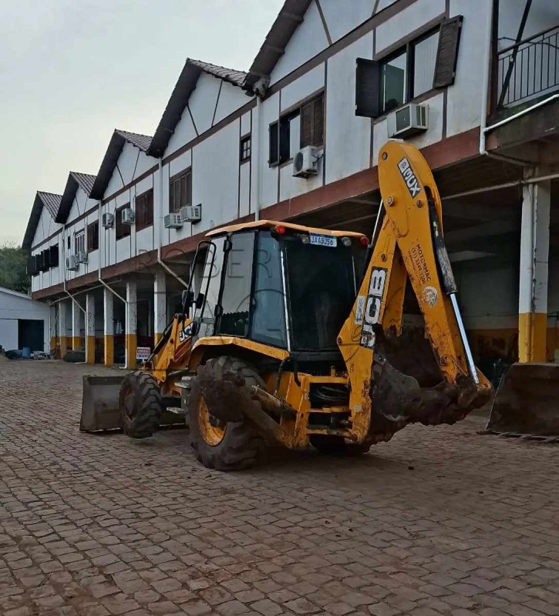 LOTE 019 - RETROESCAVADEIRA DE RODAS JCB 3CXB14CM2CM  – Placa: JAA5J56 – Ano/Fab: 2020