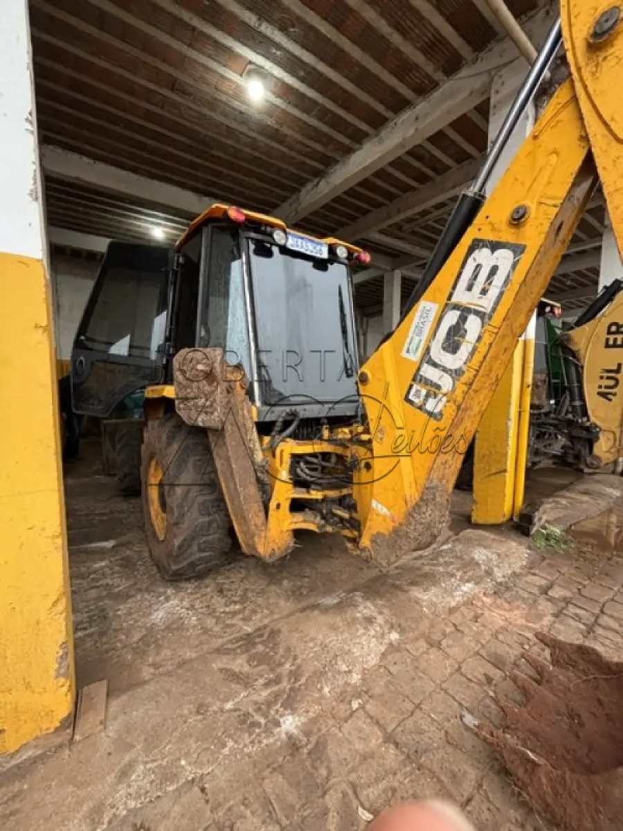 LOTE 019 - RETROESCAVADEIRA DE RODAS JCB 3CXB14CM2CM  – Placa: JAA5J56 – Ano/Fab: 2020