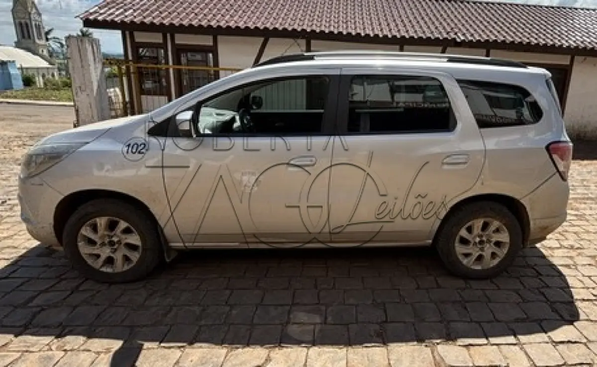 LOTE 006 - AUTOMÓVEL GM SPIN 1.8 LTZ   – Ano/Fab: 2016/2016