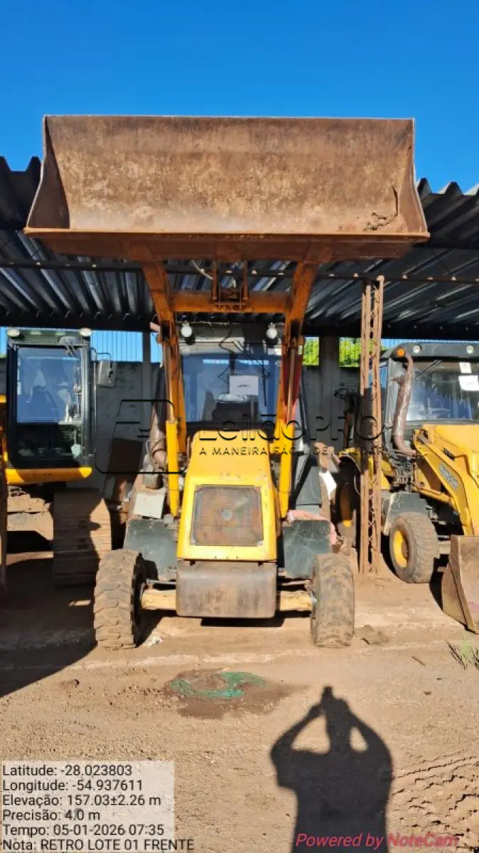 LOTE 001 - Máquina pesada Retroescavadeira Randon 4x4 RD 406 Nº 12 GABINADA ANO 2017.
