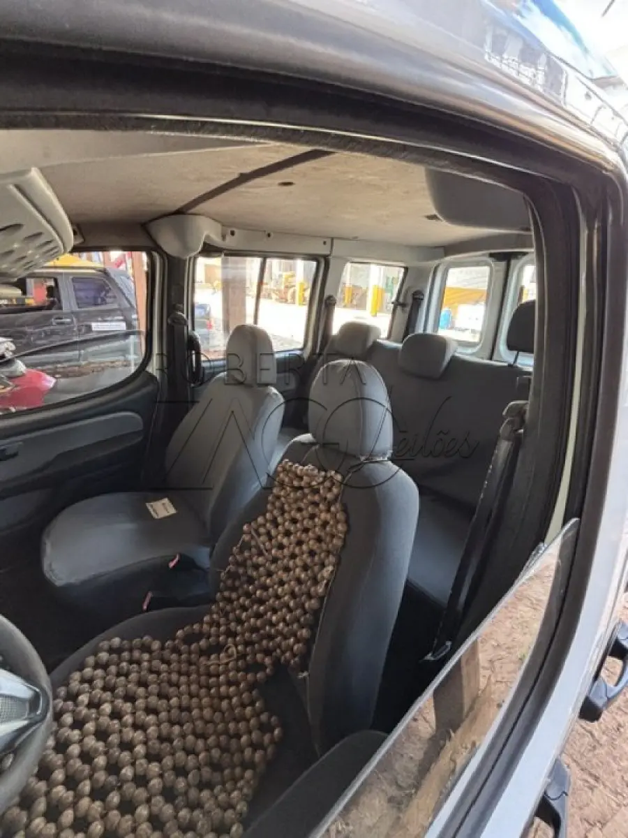 LOTE 001 - AUTOMÓVEL FIAT DOBLO ESSENCE 1.8  –  Ano/Fab: 2014/2014