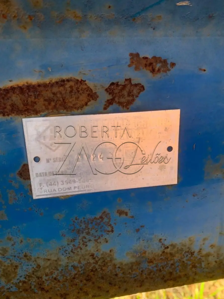 LOTE 005 - Distribuidor de calcário/fertilizantes, cor azul, marca/mod. IAC/6000kg, Chassi 2124