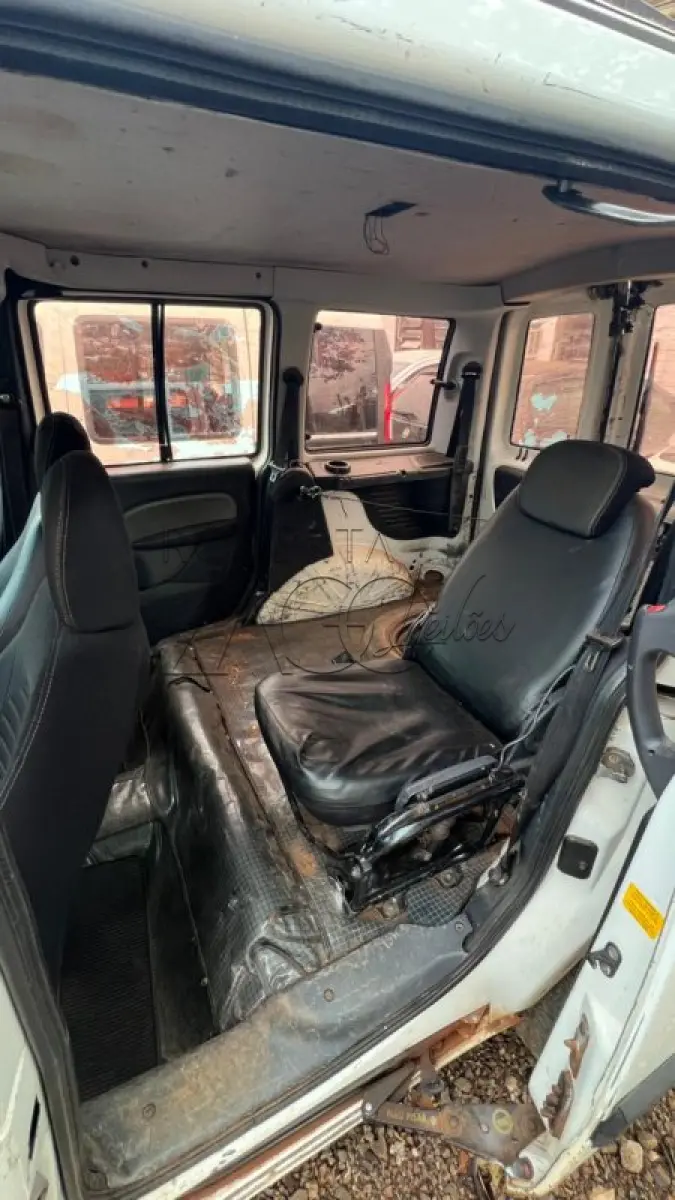 LOTE 007 - Fiat Doblo Essence - Ano/Modelo: 2014/2015, 07 Passageiros. Branca