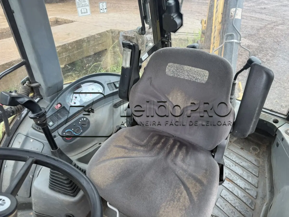 LOTE 002 - RETROESCAVADEIRA MR/NEWHOLLAND TLB B95B1, CABINE FECHADA,  ANO 2017/2017.