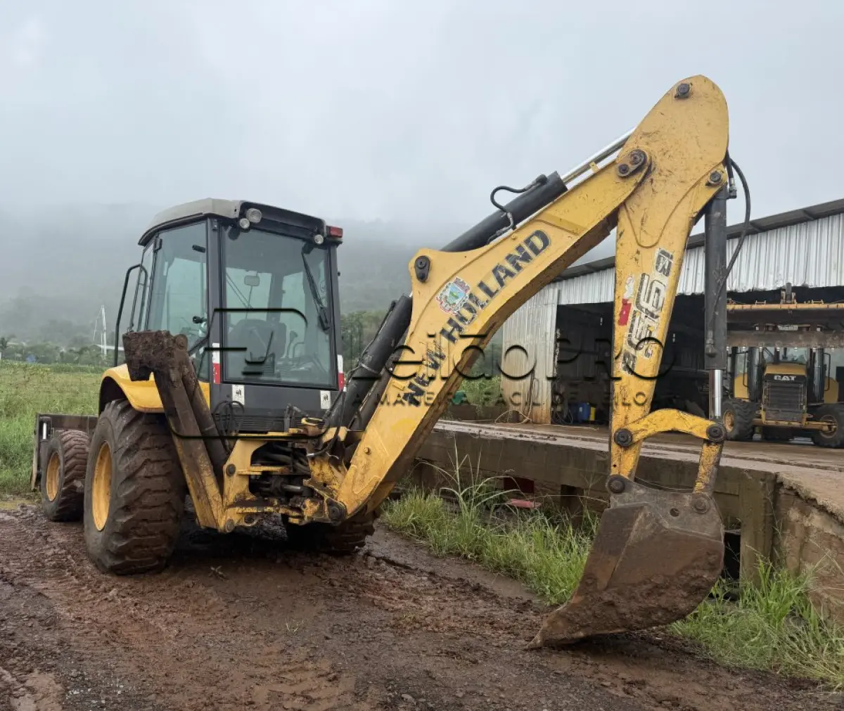 LOTE 002 - RETROESCAVADEIRA MR/NEWHOLLAND TLB B95B1, CABINE FECHADA,  ANO 2017/2017.