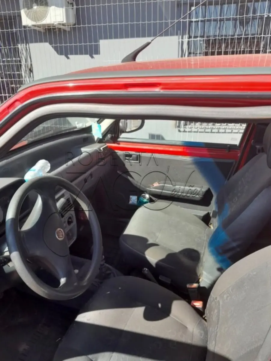 LOTE 005 - Veículo Fiat/Uno Mille Way Econ, placas IRM3288, vermelho, 2010/2011, 4 portas.