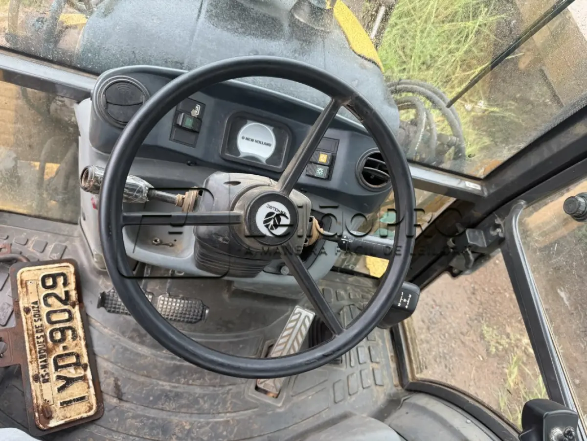 LOTE 002 - RETROESCAVADEIRA MR/NEWHOLLAND TLB B95B1, CABINE FECHADA,  ANO 2017/2017.