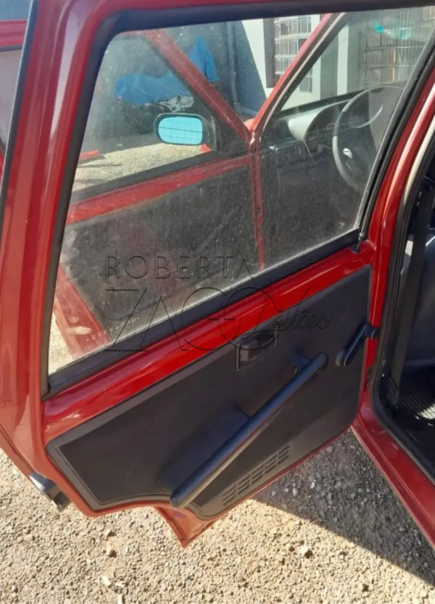 LOTE 005 - Veículo Fiat/Uno Mille Way Econ, placas IRM3288, vermelho, 2010/2011, 4 portas.
