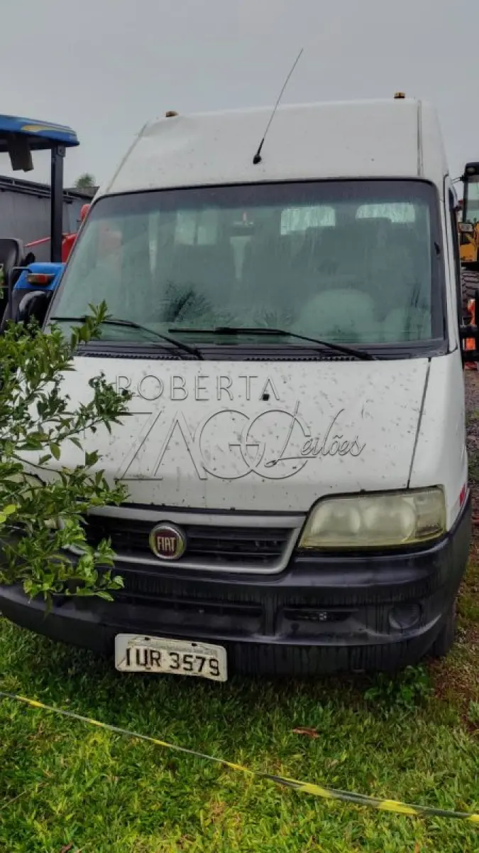 LOTE 004 - Fiat - Modelo: Ducato M Bus Rontan - Ano/Modelo: 2013/2014 - 16 Passageiros