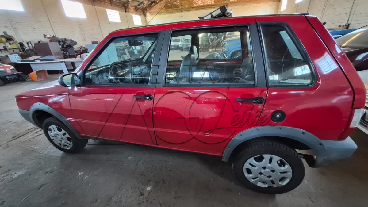 LOTE 005 - Veículo Fiat/Uno Mille Way Econ, placas IRM3288, vermelho, 2010/2011, 4 portas.