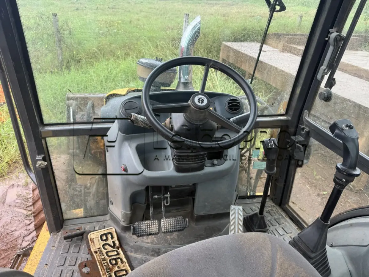 LOTE 002 - RETROESCAVADEIRA MR/NEWHOLLAND TLB B95B1, CABINE FECHADA,  ANO 2017/2017.