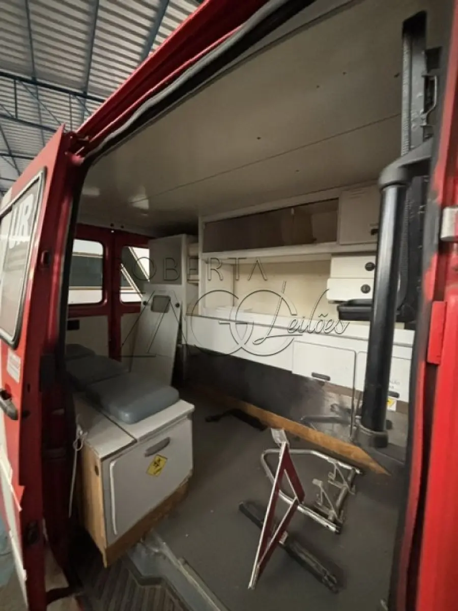 LOTE 011 - VEÍCULO MB SPRINTER 311CDI   – Ano/Fab: 2001/2002