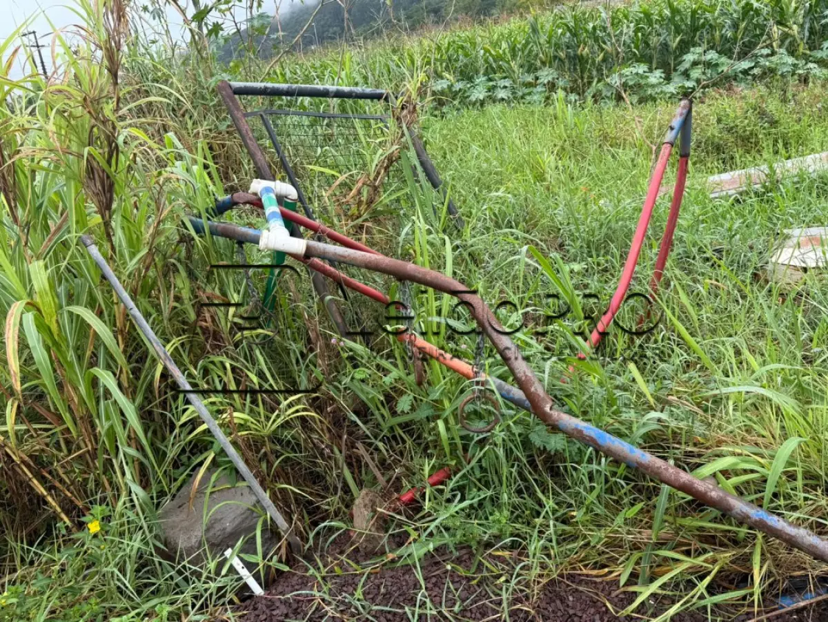 LOTE 012 - SUCATAS DIVERSAS (ELETRÔNICOS, FERROS, MOBILIÁRIOS, MATERIAS MÉDICO-HOSPITALAR, JANELAS, PORTAS)
