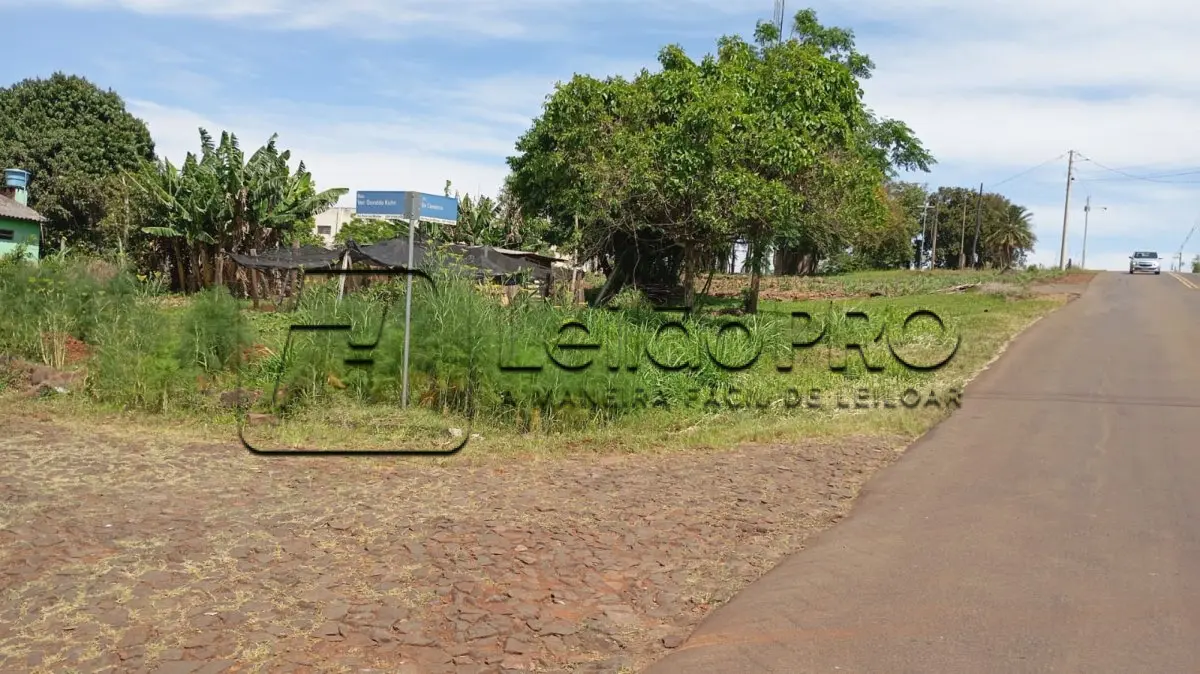 LOTE 009 - Terreno urbano, lote n° 01, quadra n° 123, com área de 270m², matrícula 3.993 na Esquina formada pela Rua Vereador Osvaldo Kuhn e Avenida do Comércio, Centro de São Paulo das Missões.