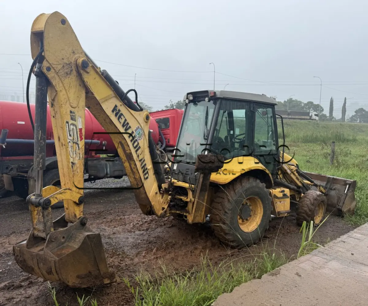 LOTE 002 - RETROESCAVADEIRA MR/NEWHOLLAND TLB B95B1, CABINE FECHADA,  ANO 2017/2017.