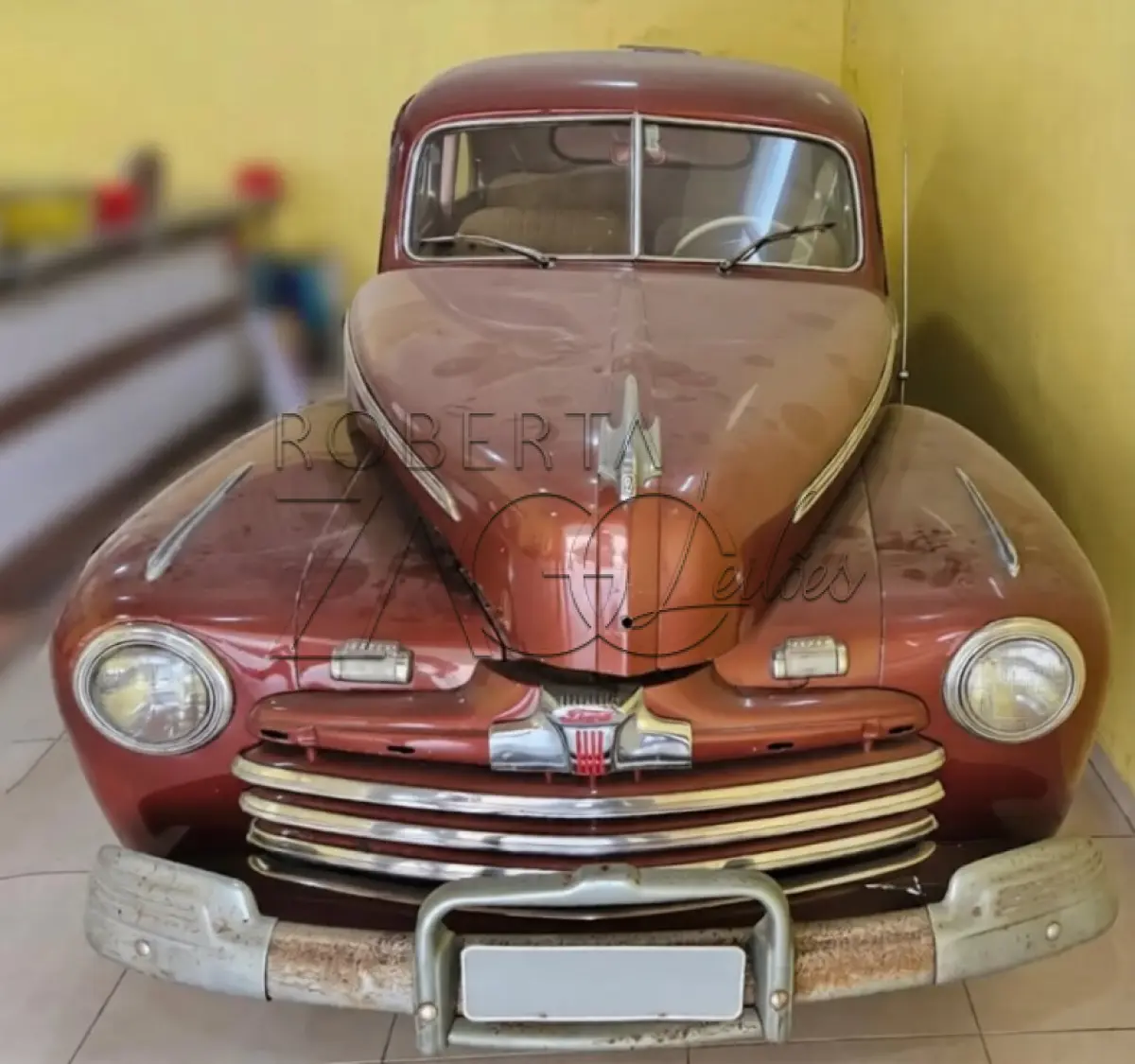 LOTE 001 - VEÍCULO  IMP/FORD Coupê