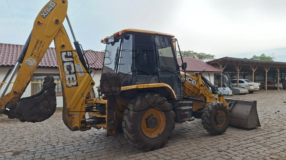 LOTE 019 - RETROESCAVADEIRA DE RODAS JCB 3CXB14CM2CM  – Placa: JAA5J56 – Ano/Fab: 2020