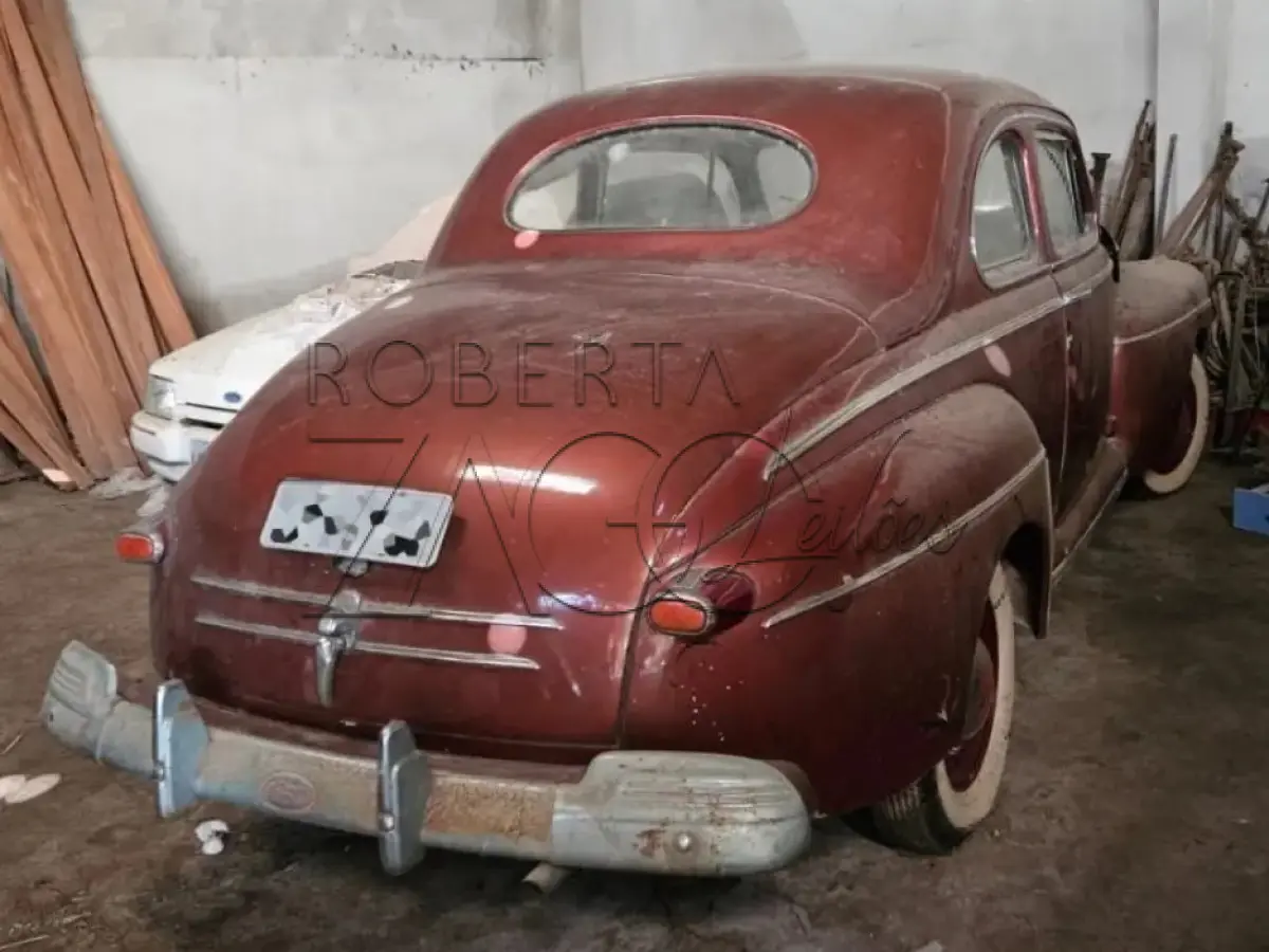 LOTE 001 - VEÍCULO  IMP/FORD Coupê