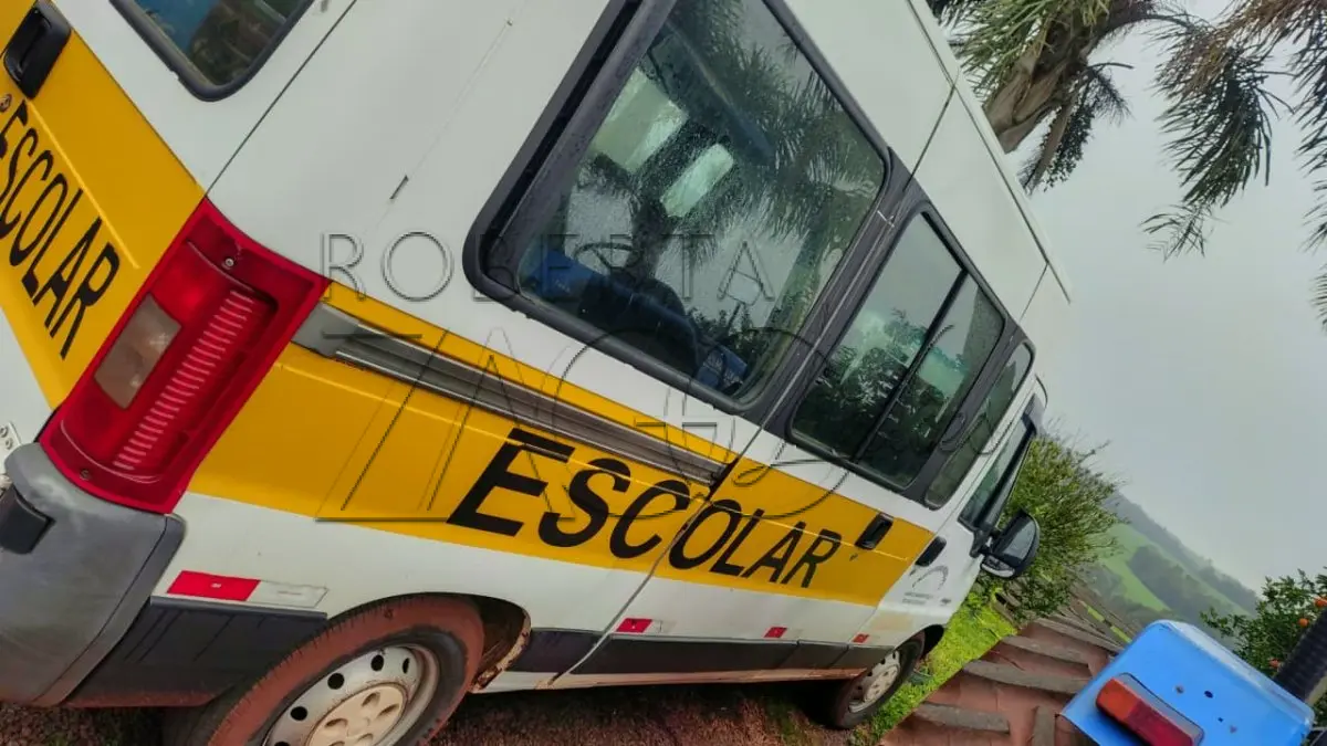 LOTE 004 - Fiat - Modelo: Ducato M Bus Rontan - Ano/Modelo: 2013/2014 - 16 Passageiros