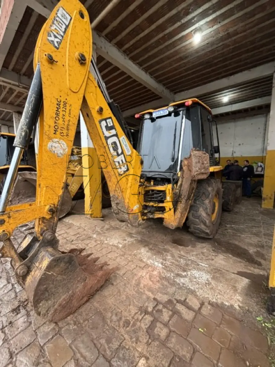 LOTE 019 - RETROESCAVADEIRA DE RODAS JCB 3CXB14CM2CM  – Placa: JAA5J56 – Ano/Fab: 2020