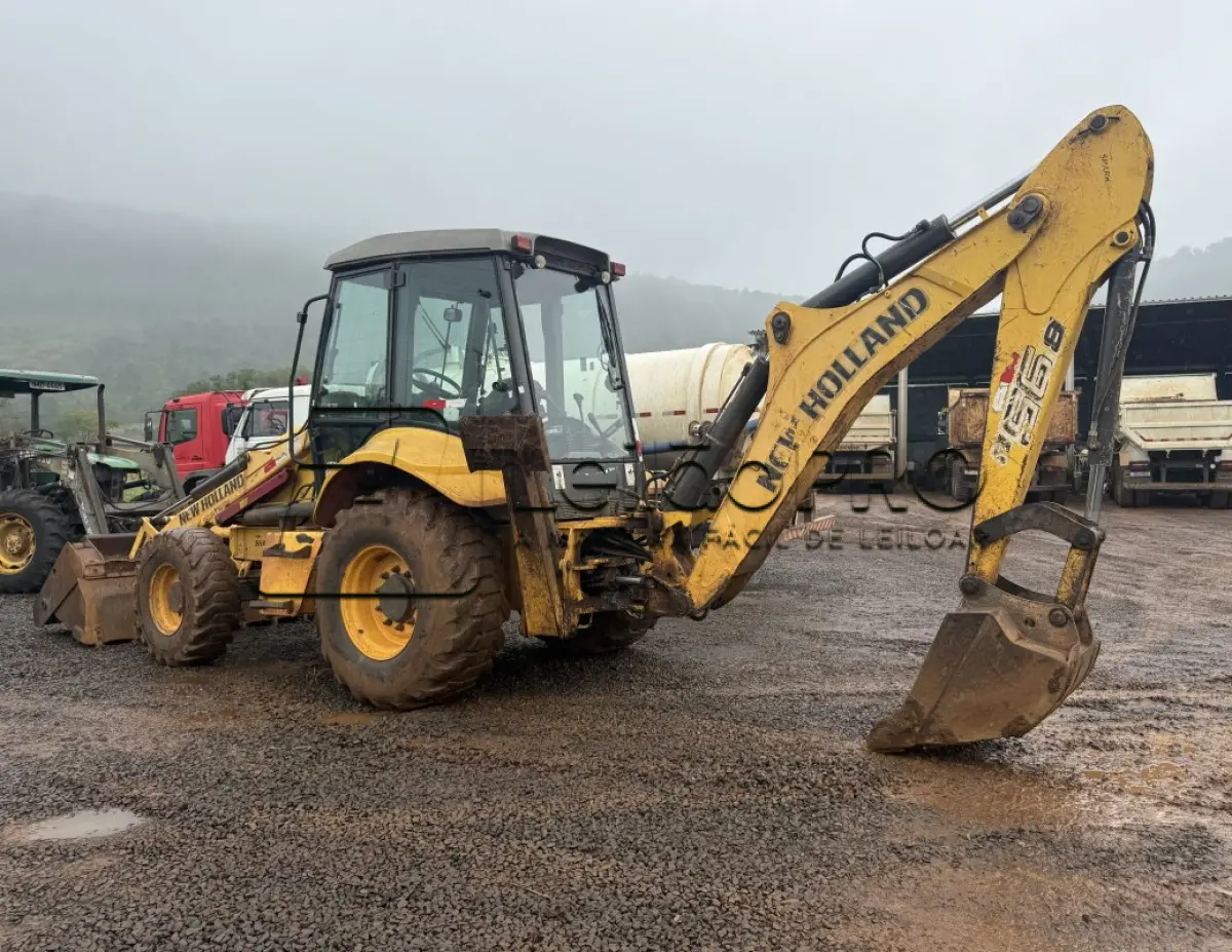 LOTE 003 - RETROESCAVADEIRA MR/NEWHOLLAND TLB B95B1, CABINE FECHADA, ANO 2017/2017.