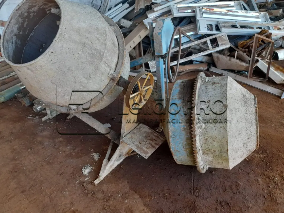 LOTE 007 - Sucatas de betoneiras