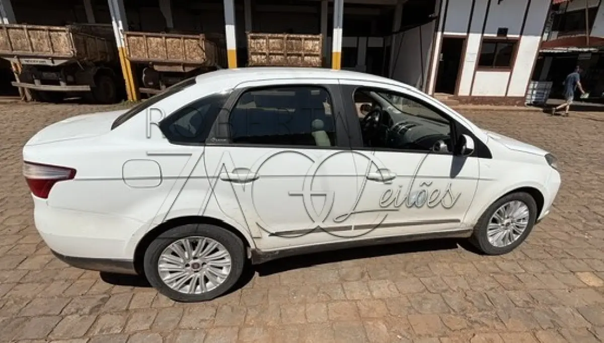 LOTE 002 - AUTOMÓVEL FIAT SIENA ESSENCE 1.6   – Ano/Fab: 2015/2016