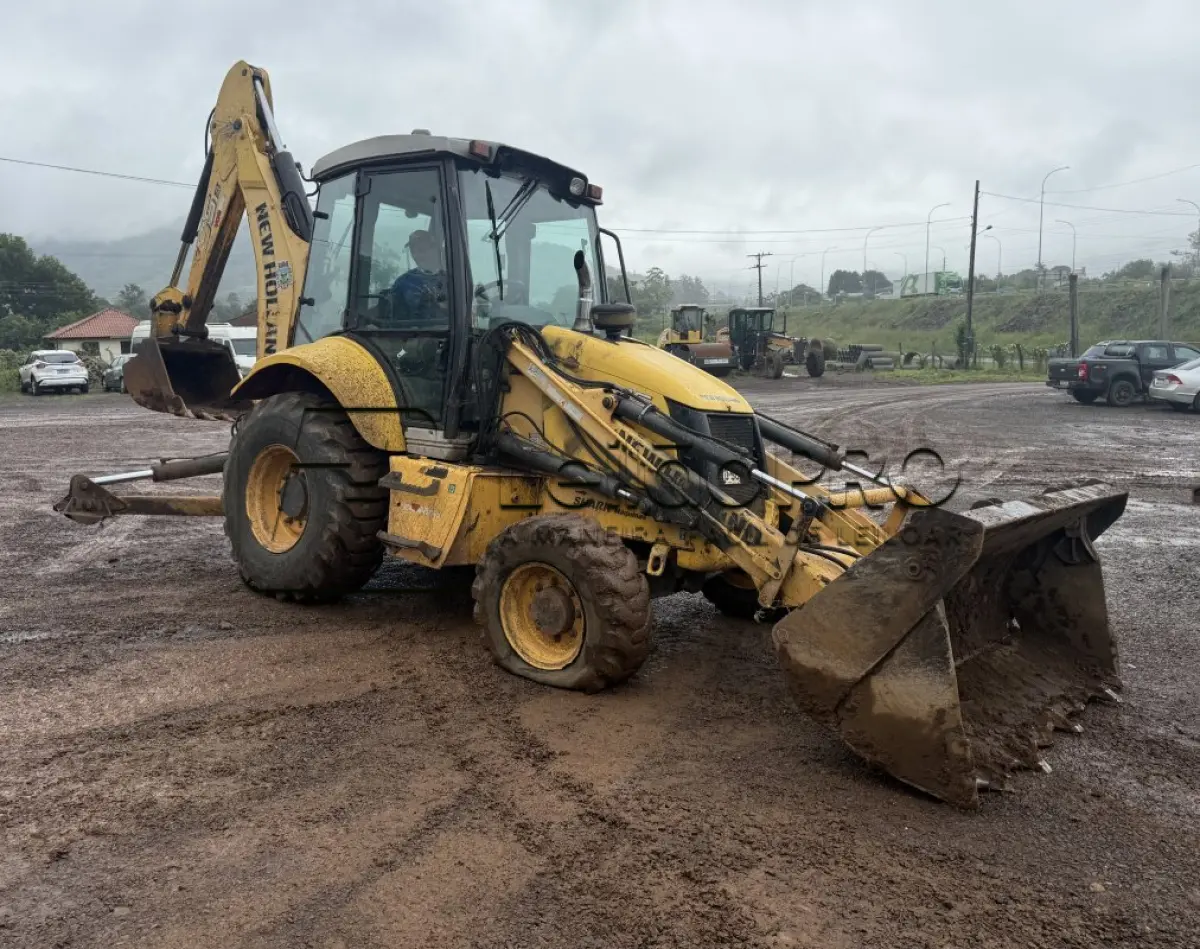 LOTE 002 - RETROESCAVADEIRA MR/NEWHOLLAND TLB B95B1, CABINE FECHADA,  ANO 2017/2017.