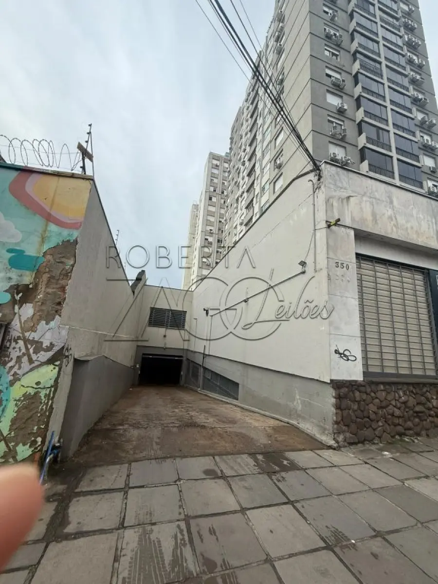 LOTE 017 - Apartamento e Box de Garagem:  correspondendo ao apartamento nº 805, bloco II, situado à av. Independência nº 352, denominado Edifício Esplanada Independência e ao BOX nº 99, do segundo subsolo