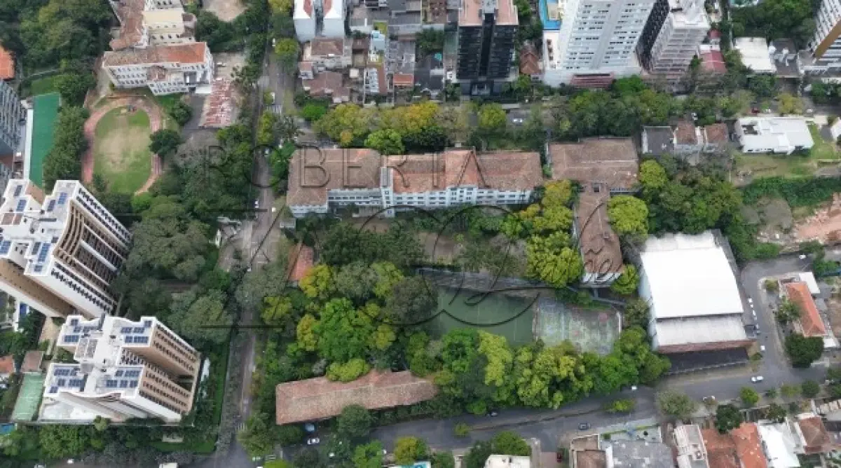 LOTE 001 - IMÓVEL COM 21.404 M2 EM REGIÃO NOBRE DE PORTO ALEGRE.