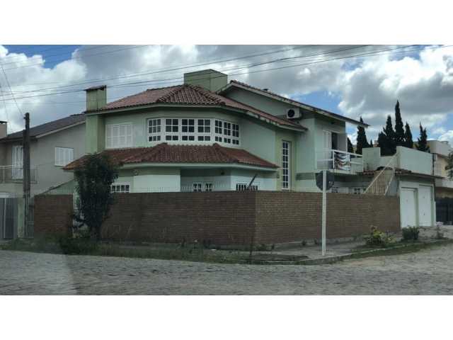 Excelente Imóvel: Casa com 04 dormitórios e piscina, Rua Três de Outubro nº 540 no Bairro Olaria em Camaquã/RS