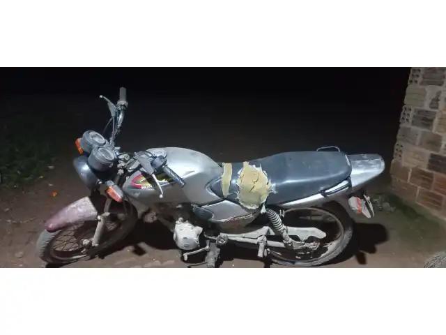 Motocicleta HONDA/CG 125 TITAN KS, Ano/Modelo 2001, cor Prata.