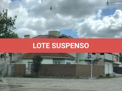 LOTE 001 - Excelente Imóvel: Casa com 04 dormitórios e piscina, Rua Três de Outubro nº 540 no Bairro Olaria em Camaquã/RS